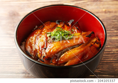 類似鰻魚的茄子蒲燒蓋飯 類似鰻魚的茄子蒲燒蓋飯 104105337