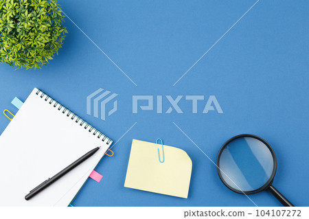 Spiral notepad, magnifying glass, pen, note sheets 104107272