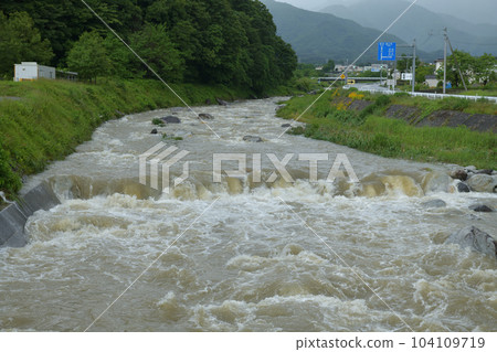 北斗市白州町小次川暴雨暴漲 北斗市白州町小次川暴雨暴漲 104109719