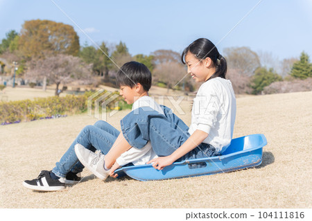 Good friends men and women who slide grass Good friends men and women who slide grass 104111816