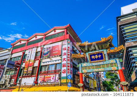 日本的東京城市景觀雨季的晴天......藍天橫濱唐人街,Zenrinmon(從面具中釋放)= 6月13日 日本的東京城市景觀雨季的晴天......藍天橫濱唐人街,Zenrinmon(從面具中釋放)= 6月13日 104111873