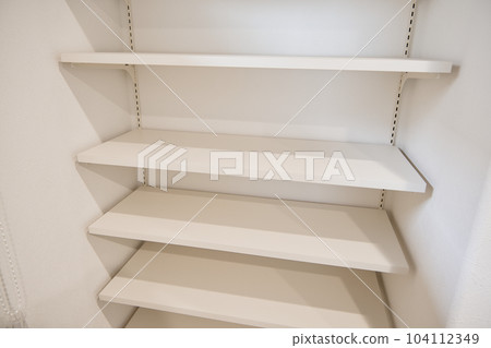 Residential image Newly built house Pantry shelf 104112349