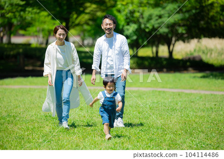 Fresh green family Fresh green family 104114486