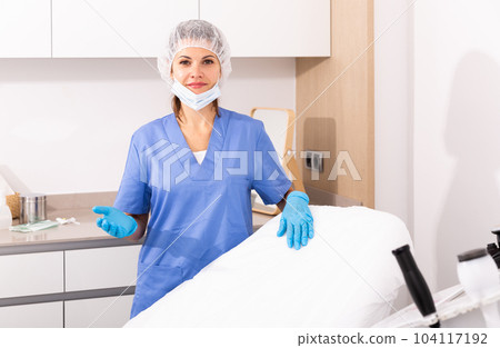 Female doctor in clinic of aesthetic medicine Female doctor in clinic of aesthetic medicine 104117192