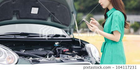 Smartphone car woman 104117231