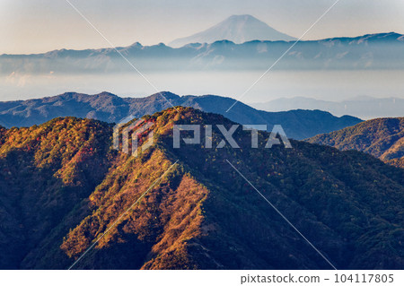Mt.Fuji and the autumnal mountains seen from the Oku-Nikko/Shayama ridgeline Mt.Fuji and the autumnal mountains seen from the Oku-Nikko/Shayama ridgeline 104117805