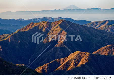 Mt.Fuji and the autumnal mountains seen from the Oku-Nikko/Shayama ridgeline 104117806