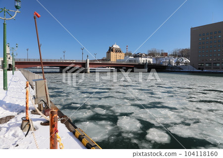 floating ice 104118160