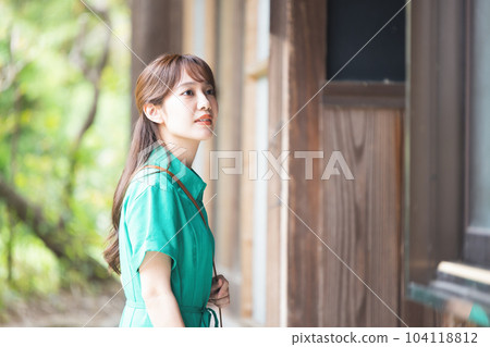 Girls travel image 104118812