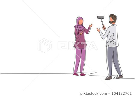 Continuous one line drawing Arabian girl makes video blog with cameraman on street. Woman blogger, journalist filming with smartphone and videographer. Single line draw design vector illustration 104122761