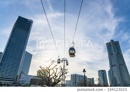 [Kanagawa Prefecture] Urban ropeways that cross the streets of Yokohama 104123033