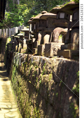 東大寺二月堂後的石燈籠 104128153