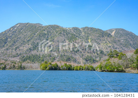Lake Yunoko in spring, Nikko City, Tochigi Prefecture 104128431