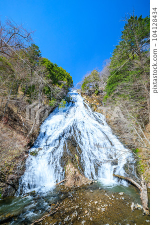 春之湯瀑布（栃木縣日光市） 104128434