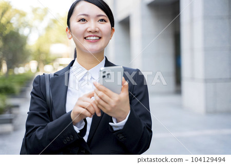 Female job hunting student in a suit and mask Recruit Freshers 104129494