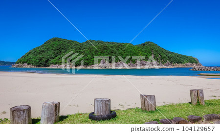 Koushima, also known as Sarushima, known as a habitat for Japanese macaques (Kuma City, Miyazaki Prefecture) Koushima, also known as Sarushima, known as a habitat for Japanese macaques (Kuma City, Miyazaki Prefecture) 104129657