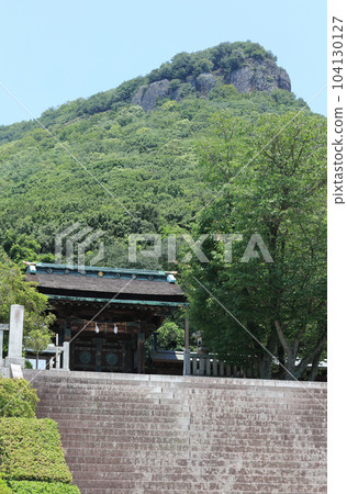 ``Sanuki Toshogu Yashima Shrine'' sits at the southern foot of Yashima Nanrei ``Sanuki Toshogu Yashima Shrine'' sits at the southern foot of Yashima Nanrei 104130127
