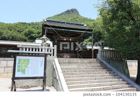 「贊岐東照宮屋島神社」坐落於屋島南嶺的南麓 「贊岐東照宮屋島神社」坐落於屋島南嶺的南麓 104130135