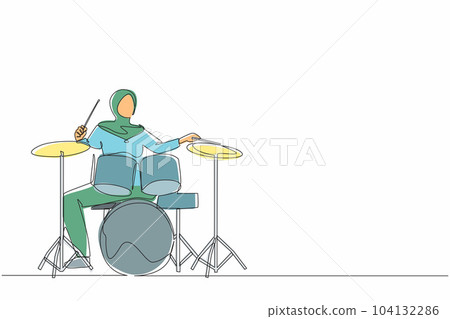Single one line drawing Arabian female musician, jazz, rock and roll playing drum instruments, percussion. Music festival, pop concert, wedding party performance. Continuous line design graphic vector 104132286