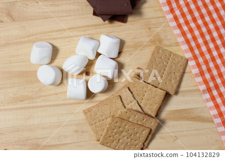 Smores. Marshmallow with Chocolate and Graham Crackers 104132829