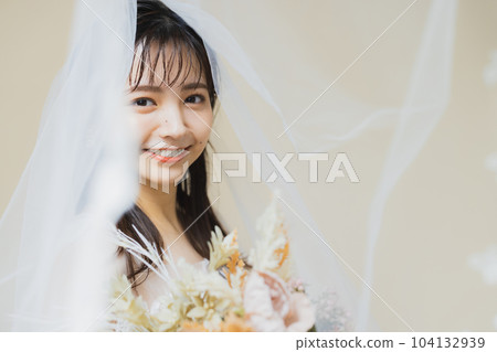 bride beige back 104132939