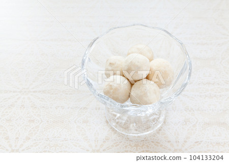 Honey lemon flavored almond balls Honey lemon flavored almond balls 104133204