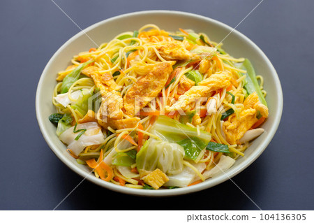 Chinese-styled fried noodle. Asian cuisine 104136305