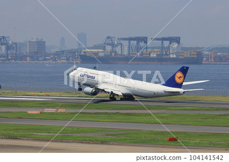 從羽田機場起飛的漢莎航空 747 大型噴氣式飛機 104141542