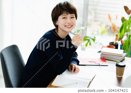 在家學習的一個少婦 104147421