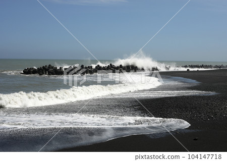 颱風引起的強烈波浪 颱風引起的強烈波浪 104147718