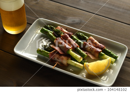 Bacon winding of asparagus Bacon winding of asparagus 104148102