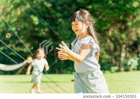 前來營地遊玩的家庭和孩子(family camp) 前來營地遊玩的家庭和孩子(family camp) 104150301