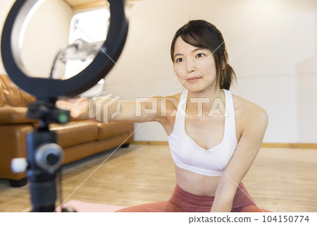 Yoga instructor woman preparing for delivery 104150774