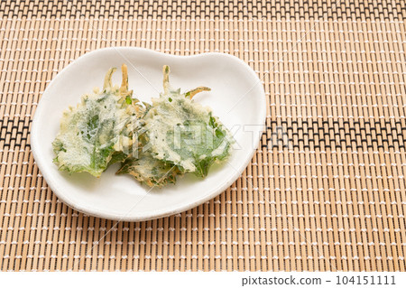 Tempura of the leaves Tempura of the leaves 104151111
