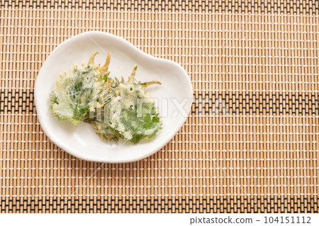 Tempura of the leaves Tempura of the leaves 104151112