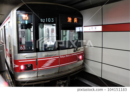 Tokyo Metro train stopping at Ogikubo station 104151183