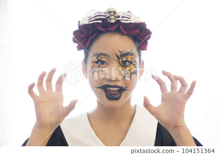 臉上塗著萬聖節妝的小學生 104151364