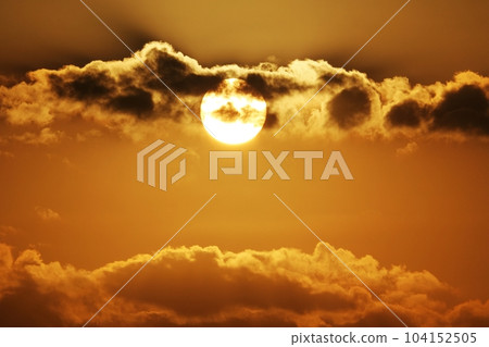 Sunset and Cloud Silhouette/Autumn/Telephoto/Sky Limited/211007pm 104152505