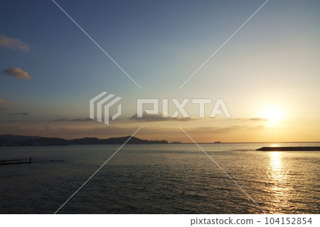 Autumn evening sky and reflected sea ・211007pm 104152854