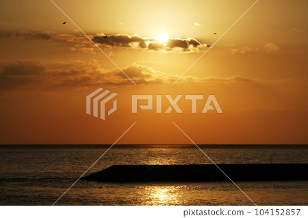 Autumn evening sky and reflected sea ・211007pm 104152857