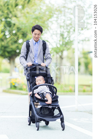 家庭爸爸接送幼兒園 104153026