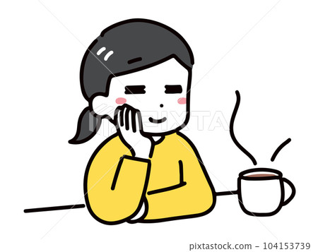 一位身著休閒服的年輕女子在咖啡旁休息（上半身） 104153739