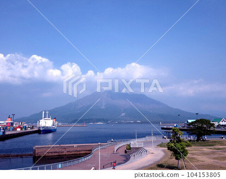 櫻島在火山煙霧中悶燒 104153805