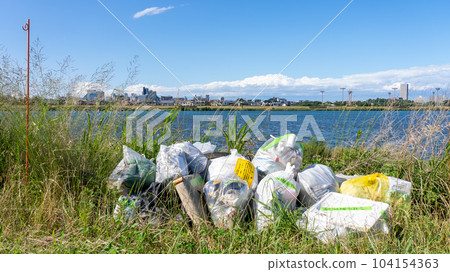 河床上非法傾倒垃圾山⑱ 河床上非法傾倒垃圾山⑱ 104154363
