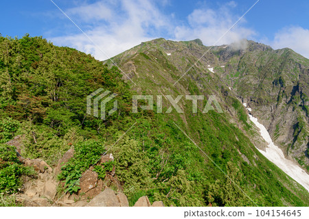 夏季谷川岳和西黑嶺的絕景（藍天和夏季山脈） 104154645