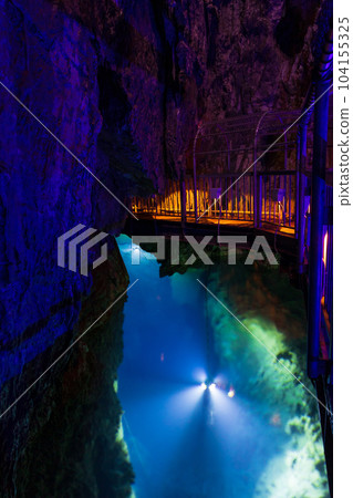 日本三大溶洞之一，岩手龍泉洞第一號地下湖 104155325