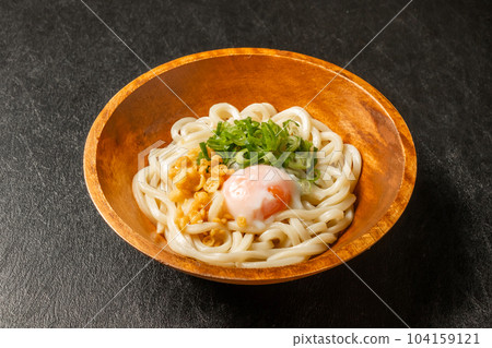 Chilled udon (Japanese wheat noodle dish) 104159121