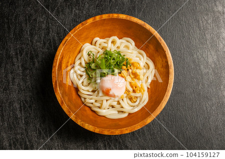 Chilled udon (Japanese wheat noodle dish) 104159127