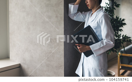 female doctor, woman doctor, physician 104159741