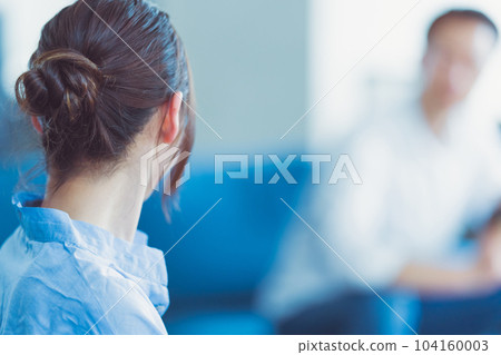 對話 女生 女孩 104160003